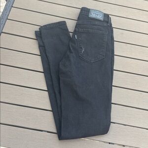 Levi’s Strauss & Co 721 High rise skinny ripped jeans in great condition